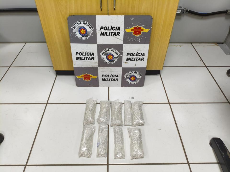 Foto 2 de 4 — Polícia flagra transporte ilegal de prata na Rodovia Washington Luís